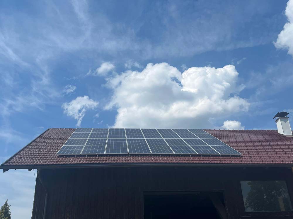 PV-Module auf dem Dach - Photovoltaikanlagen installieren in Salzburg